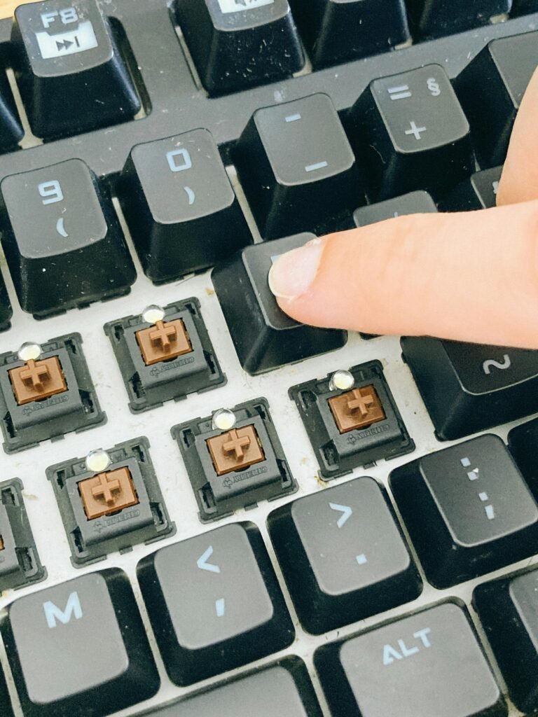 How to clean keyboard keys